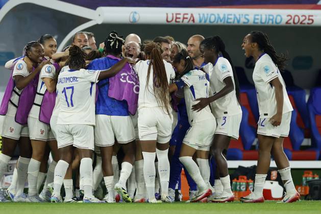 Cheering after the goal to 2 3, cheering, cheering, cheering, emotions around the scorer Delphine Cascarino France, 20 , 13 07 2025, Football, UEFA Womens Euro, Netherlands France, Switzerland, Basel, St Jakob Park Copyright: HMBxMedia xHeikoxBecker