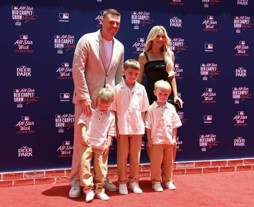 Los Angeles Dodgers first baseman Freddie Freeman, his wife Chelsea Freeman, and his 3 boys Charlie, Brandon, and Max walk on the red carpet before the start of the 2025 MLB, Baseball Herren, USA All-Star game at Truist Park in Atlanta, Georgia on Tuesday, July 15, 2025. ATL20250715003 MIKExZARRILLI