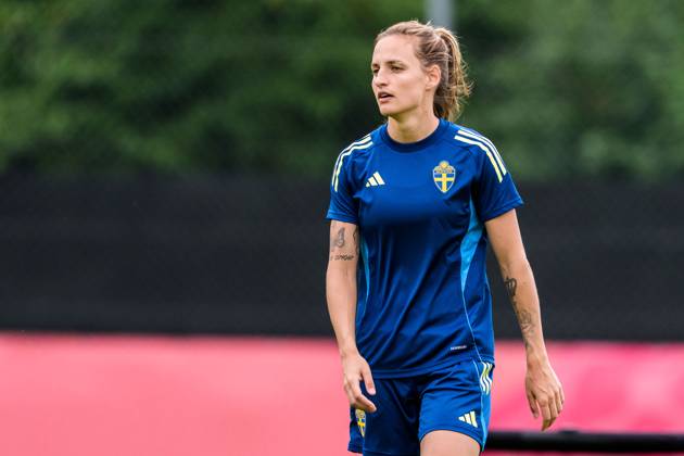 250716 Nathalie Björn of the Swedish women s national football team at a training session during the UEFA Women s Euro 2025 Championship on July 16, 2025 in Cam Photo Ludvig Thunman BILDBYRAN code LT LT0720 fotboll football soccer fotbolls em europamästerskap em uefa womens euro uefa womens european football championship womens euro 2025 dam kvinner women träning practice training sverige sweden day 15 bbeng Copyright: LUDVIGxTHUNMAN BB250716LT003