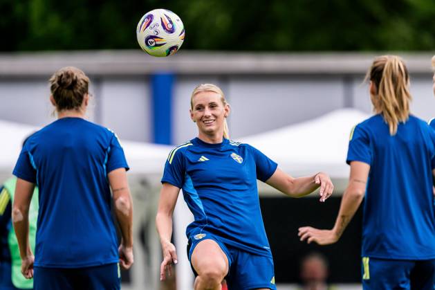 250716 Stina Blackstenius of the Swedish women s national football team at a training session during the UEFA Women s Euro 2025 Championship on July 16, 2025 in Cam Photo Ludvig Thunman BILDBYRAN code LT LT0720 fotboll football soccer fotbolls em europamästerskap em uefa womens euro uefa womens european football championship womens euro 2025 dam kvinner women träning practice training sverige sweden day 15 bbeng  Copyright: LUDVIGxTHUNMAN BB250716LT014