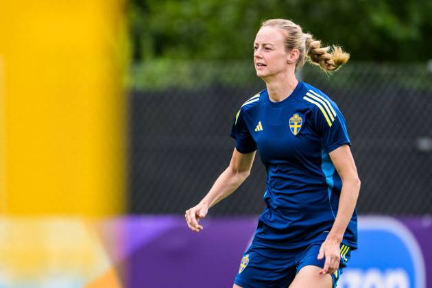250716 Amanda Ilestedt of the Swedish women s national football team at a training session during the UEFA Women s Euro 2025 Championship on July 16, 2025 in Cam Photo Ludvig Thunman BILDBYRAN code LT LT0720 fotboll football soccer fotbolls em europamästerskap em uefa womens euro uefa womens european football championship womens euro 2025 dam kvinner women träning practice training sverige sweden day 15 bbeng Copyright: LUDVIGxTHUNMAN BB250716LT027