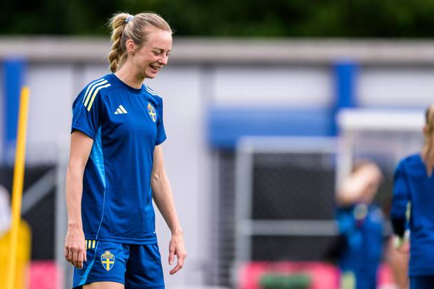 250716 Amanda Ilestedt of the Swedish women s national football team at a training session during the UEFA Women s Euro 2025 Championship on July 16, 2025 in Cam Photo Ludvig Thunman BILDBYRAN code LT LT0720 fotboll football soccer fotbolls em europamästerskap em uefa womens euro uefa womens european football championship womens euro 2025 dam kvinner women träning practice training sverige sweden day 15 bbeng Copyright: LUDVIGxTHUNMAN BB250716LT037