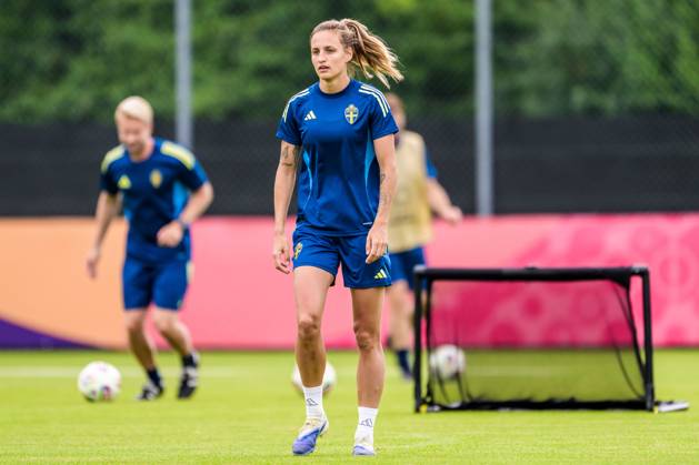 250716 Nathalie Björn of the Swedish women s national football team at a training session during the UEFA Women s Euro 2025 Championship on July 16, 2025 in Cam Photo Ludvig Thunman BILDBYRAN code LT LT0720 fotboll football soccer fotbolls em europamästerskap em uefa womens euro uefa womens european football championship womens euro 2025 dam kvinner women träning practice training sverige sweden day 15 bbeng Copyright: LUDVIGxTHUNMAN BB250716LT044
