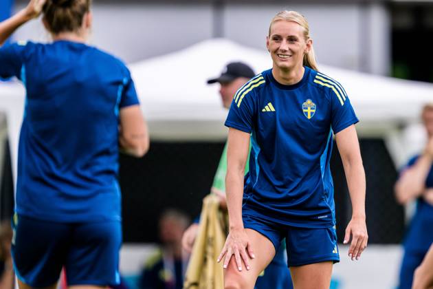 250716 Stina Blackstenius of the Swedish women s national football team at a training session during the UEFA Women s Euro 2025 Championship on July 16, 2025 in Cam Photo Ludvig Thunman BILDBYRAN code LT LT0720 fotboll football soccer fotbolls em europamästerskap em uefa womens euro uefa womens european football championship womens euro 2025 dam kvinner women träning practice training sverige sweden day 15 bbeng  Copyright: LUDVIGxTHUNMAN BB250716LT054