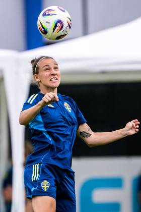 250716 Julia Zigiotti Olme of the Swedish women s national football team at a training session during the UEFA Women s Euro 2025 Championship on July 16, 2025 in Cam Photo Ludvig Thunman BILDBYRAN code LT LT0720 fotboll football soccer fotbolls em europamästerskap em uefa womens euro uefa womens european football championship womens euro 2025 dam kvinner women träning practice training sverige sweden day 15 bbeng Copyright: LUDVIGxTHUNMAN BB250716LT073