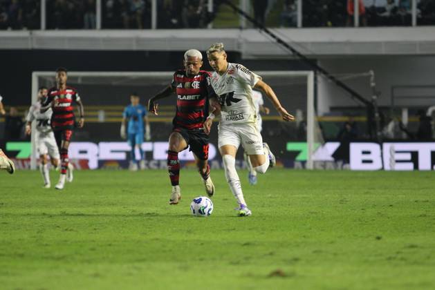 Match between Santos and Flamengo Santos (SP), 7 16 2025 - Football Santos x Flamengo - David Washington and Wesley during the match between Santos x Flamengo, valid for the 14th round of the Brazilian Championship Series A, held at Vila Belmiro, this Wednesday (16). Sao Paulo Brasil Copyright: xMiguelxMourax