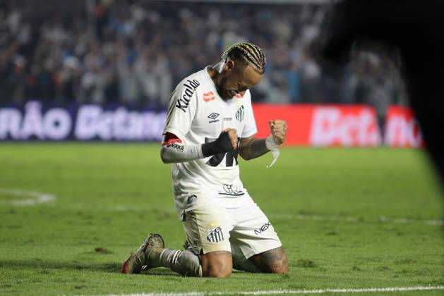 Match between Santos and Flamengo Santos (SP), 7 16 2025 - Football Santos x Flamengo - Neymar Jr celebrates a goal, during the match between Santos x Flamengo, valid for the 14th round of the Brazilian Championship Series A, held at Vila Belmiro, this Wednesday (16). Sao Paulo Brasil Copyright: xMiguelxMourax