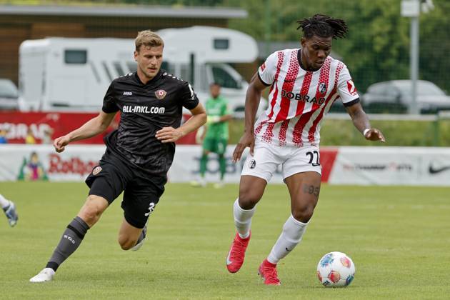 Christoph Daferner SG Dynamo Dresden, 33 and Cyriaque Irie SC Freiburg, 22 in a running duel , Football, Test match, 2025 2026, SC Freiburg vs SG Dynamo Dresden, 25 07 2025, Football ground Schruns, Schruns, Austria Schruns Football ground Schruns Vorarlberg Austria Copyright: xGrantxHubbsx
