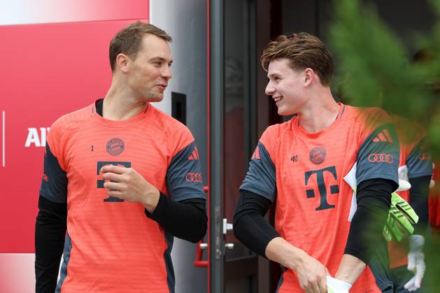 Manuel Neuer FC Bayern Muenchen, 01 with Jonas Urbig FC Bayern Muenchen, 40 , GER, Training, FC Bayern Muenchen, Football, Season 2025 2026, 31 07 2025, GER, Training, FC Bayern Muenchen, Football, Season 2025 2026, 31 07 2025 Muenchen Copyright: xEibner-Pressefoto JennixMaulx EP_JML