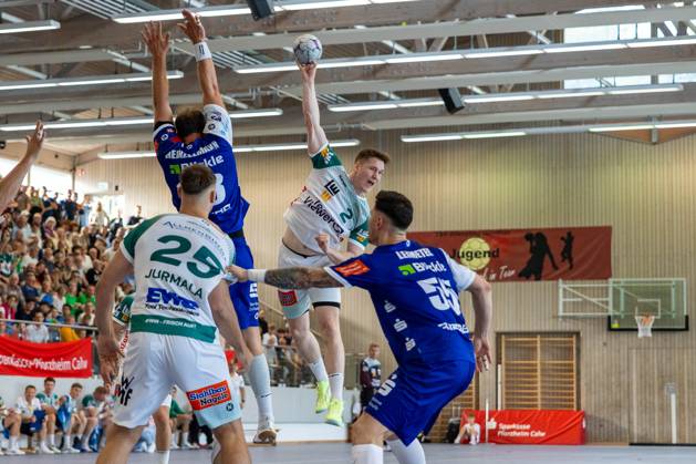 Oskar NEUDECK FRISCH AUF Goeppingen, 02 scores a goal, Action, Goal throw FRISCH AUF Goeppingen FAG vs HBW Balingen Weilstetten HBW , Handball, Men, S Cup Altensteig 2025, Semi-final, Season 2025 2026, 02 08 2025 FRISCH AUF Goeppingen FAG vs HBW Balingen Weilstetten HBW , Handball, Men, S Cup Altensteig 2025, Semi-final, Season 2025 2026, 02 08 2025 Altensteig Copyright: xEibnerxPressefoto OliverxSchmidtx EP_OST