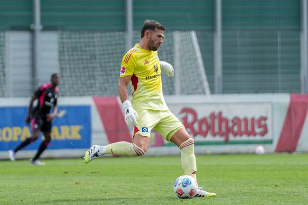 Daniel Heuer Fernandes Hamburger SV, 01 on the ball football, Test match, SC Freiburg vs Hamburger SV, 02 08 2025, Europa Park Stadion, Freiburg, Germany, Freiburg Europa Park Stadion Baden Wuerttemberg Germany Copyright: xArnexAmbergx