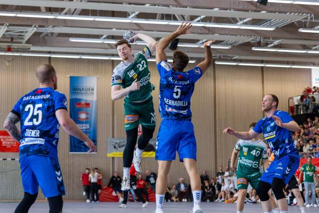 Erik PERSSON FRISCH AUF Goeppingen, 22 scores a goal, Action, Goal throw FRISCH AUF Goeppingen FAG vs TVB 1898 Stuttgart TVB , Handball, Men, S Cup Altensteig 2025, Final, Season 2025 2026, 03 08 2025 FRISCH AUF Goeppingen FAG vs TVB 1898 Stuttgart TVB , Handball, Men, S Cup Altensteig 2025, Final, Season 2025 2026, 03 08 2025 Altensteig Copyright: xEibnerxPressefoto OliverxSchmidtx EP_OST
