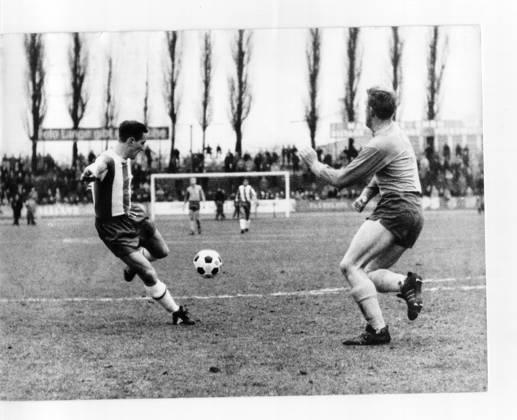 Football Bundesliga Eintracht Brunswick Hertha BSC 1 1 1 1 u B Z Altendorff left Hertha 30 03 1964 in Brunswick Stadium Hamburg Road Germany