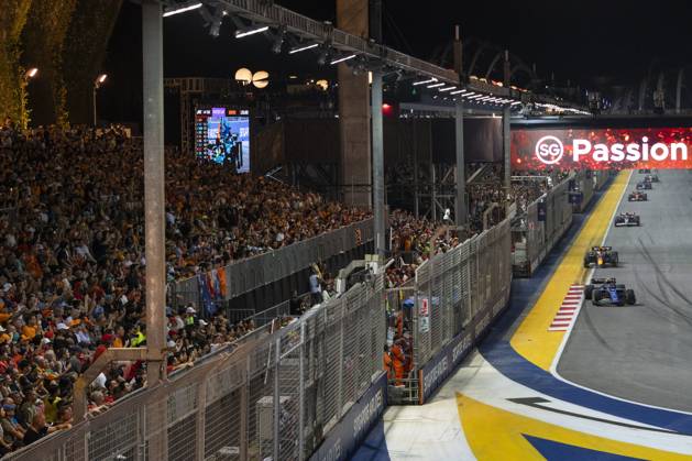 Formula 1 Singapore Grand Prix SINGAPORE, SINGAPORE - SEPTEMBER 22: Thousands of fans watch the Formula 1 Singapore Grand Prix at the Marina Bay Street Circuit in Singapore on September 22, 2024. More than 269,000 fans turned out over race weekend according to the organisers. Singapore World. Editorial use only. Please get in touch for any other usage. Copyright: x2025xAnadoluxZakariaxZainalx