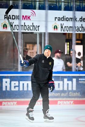 Jannu Kujala Co Coach, Assistant Coach, Performance Coach, Iserlohn Roosters , GER, first joint ice training of the Iserlohn Roosters, ice hockey, Penny DEL, season preparation, season 2025 2026, 09 08 2025, GER, first joint ice training of the Iserlohn Roosters, ice hockey, Penny DEL, season preparation, season 2025 2026, 09 08 2025 Iserlohn Copyright: xJonasxBrockmann Eibner-Pressefotx EP_JBN