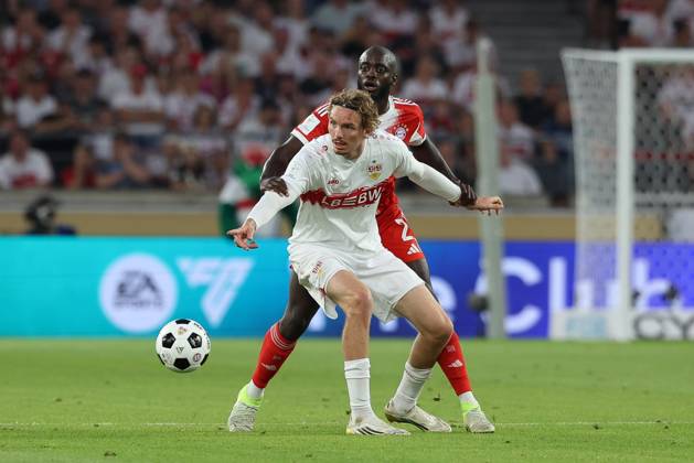 in duel, action, with Dayot Upamecano 2 FC Bayern Muenchen , Nick Woltemade 11 VfB Stuttgart , VfB Stuttgart vs FC Bayern Muenchen, Soccer, Franz Beckenbauer Supercup, 16 08 2025 Stuttgart Baden Wuerttemberg Germany Copyright: xkolbert-press ChristianxKolbertx