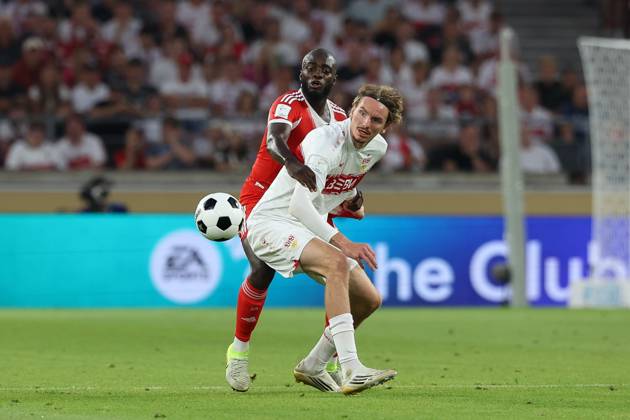 in duel, action, with Dayot Upamecano 2 FC Bayern Muenchen , Nick Woltemade 11 VfB Stuttgart , VfB Stuttgart vs FC Bayern Muenchen, Soccer, Franz Beckenbauer Supercup, 16 08 2025 Stuttgart Baden Wuerttemberg Germany Copyright: xkolbert-press ChristianxKolbertx