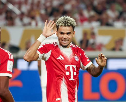 Luis Diaz 14 FC Bayern Muenchen gesticulates, VfB Stuttgart vs FC Bayern Muenchen, DFL, Bundesliga, Season 2025 2026, Franz Beckenbauer Supercup 2025, 16 08 2025 DFB regulations prohibit any use of photographs as image sequences and or quasi video Stuttgart Baden Wuerttemberg Germany Copyright: xkolbert-press MartinxAgüerax