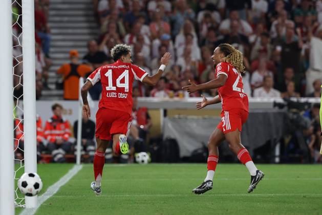 Goal celebration by Luis Diaz 14 FC Bayern Muenchen , Sascha Boey 23 FC Bayern Muenchen to 0 2, VfB Stuttgart vs FC Bayern Muenchen, Football, Franz Beckenbauer Supercup, 16 08 2025 Stuttgart Baden Wuerttemberg Germany Copyright: xkolbert-press ChristianxKolbertx