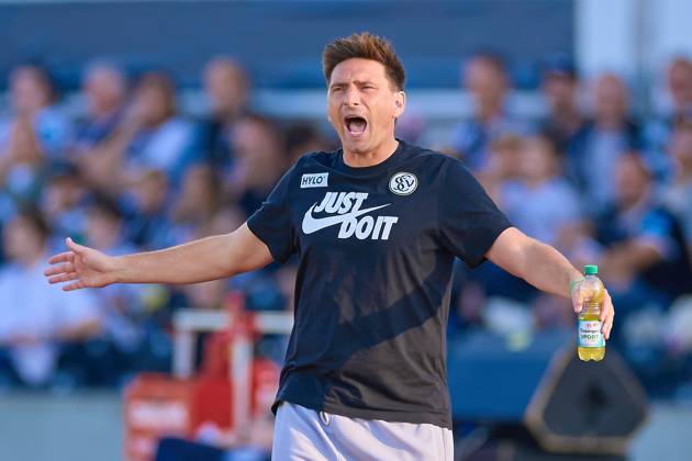 Vincent Wagner SV 07 Elversberg, head coach gestures, calls, indicates, portrait, cropped GER, SSV 1846 Ulm vs SV 07 Elversberg, Football, Mens DFB Cup, 1 round, Season 2025 2026, 17 08 2025 DFB regulations prohibit any use of photographs as image sequences and or quasi video GER, SSV 1846 Ulm vs SV 07 Elversberg, Football, Mens DFB Cup, 1 round, Season 2025 2026, 17 08 2025 Ulm Copyright: xEibner-Pressefoto GeraldxOelze-dexStoppanyx EP_ODS