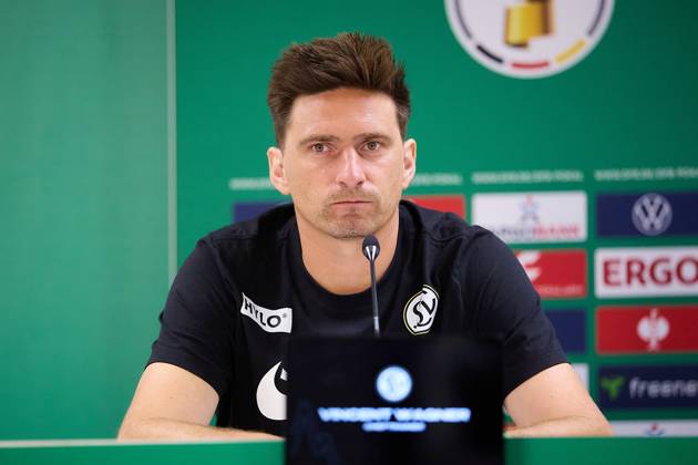 Vincent Wagner SV 07 Elversberg, Head coach in the press conference after the match, Portrait GER, SSV 1846 Ulm vs SV 07 Elversberg, Football, Mens DFB Cup, 1 round, Season 2025 2026, 17 08 2025 DFB regulations prohibit any use of photographs as image sequences and or quasi video GER, SSV 1846 Ulm vs SV 07 Elversberg, Football, Mens DFB Cup, 1 round, Season 2025 2026, 17 08 2025 Ulm Copyright: xEibner-Pressefoto GeraldxOelze-dexStoppanyx EP_ODS