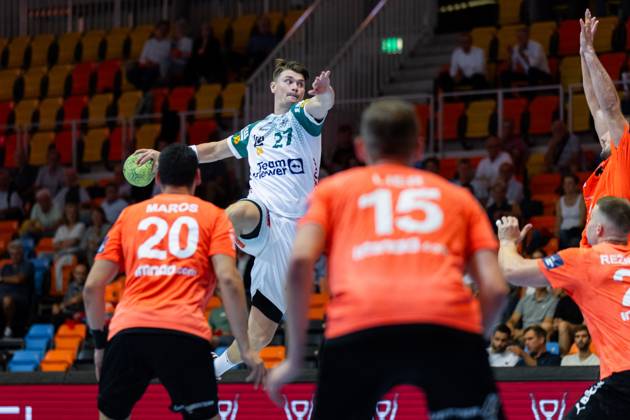 Oskar SUNNEFELDT FRISCH AUF Goeppingen, 27 scores a goal, Action, Goal throw Kadetten Schaffhausen KSH vs FRISCH AUF Goeppingen FAG , Handball, Men, Falken Cup 2025 Kadetten season opener, Season 2025 2026, 20 08 2025 Kadetten Schaffhausen KSH vs FRISCH AUF Goeppingen FAG , Handball, Men, Falken Cup 2025 Kadetten season opener, Season 2025 2026, 20 08 2025 Schaffhausen Copyright: xEibnerxPressefoto OliverxSchmidtx EP_OST