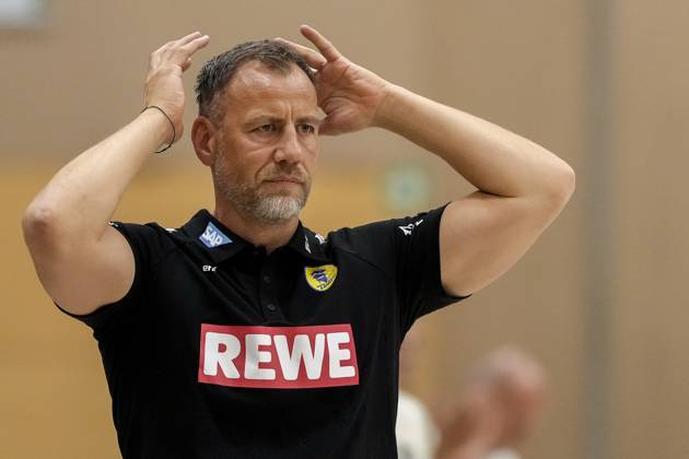 Maik Machulla coach, head coach, RNL , single picture, single photo, action, action, looking disappointed, disappointment, frustration, disappointed, pessimistic, 22 08 2025, Östringen Germany , handball, test match, Rhein Neckar Löwen HC Kriens Luzern xozx