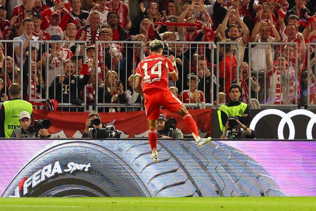 Goal celebration by Luis Diaz 14 FC Bayern Muenchen to 2 0, FC Bayern Muenchen vs RB Leipzig, Football, 1 Bundesliga, 1 Matchday, 22 08 2025 DFB regulations prohibit any use of photographs as image sequences and or quasi video Muenchen Bayern Germany Copyright: xkolbert-press ChristianxKolbertx