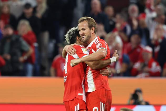 Goal celebration by Luis Diaz 14 FC Bayern Muenchen , Harry Kane 9 FC Bayern Muenchen to 4 0, FC Bayern Muenchen vs RB Leipzig, Football, 1 Bundesliga, 1 Matchday, 22 08 2025 DFB regulations prohibit any use of photographs as image sequences and or quasi video Muenchen Bayern Germany Copyright: xkolbert-press ChristianxKolbertx