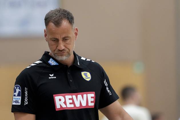 Maik Machulla coach, head coach, RNL , single picture, single photo, action, action, looking disappointed, disappointment, frustration, disappointed, pessimistic, 22 08 2025, Östringen Germany , handball, test match, Rhein Neckar Löwen HC Kriens Luzern xozx