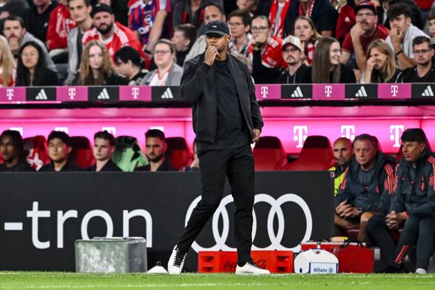 Trainer Vincent Kompany Bayern Muenchen Looks on during the Bundesliga match between FC Bayern München and RB Leipzig, Allianz Arena on August 22, 2025 in Munich, Germany Photo by Harry Langer DeFodi Images Trainer Vincent Kompany Bayern Muenchen Looks on during the Bundesliga match between FC Bayern München and RB Leipzig at Allianz Arena on August 22, 2025 in München, Germany Photo by Harry Langer DeFodi Images DFL regulations prohibit any use of photographs as image sequences and or quasi video Photo by Harry Langer DeFodi Images DFL regulations prohibit any use of photographs as image sequences and or quasi video