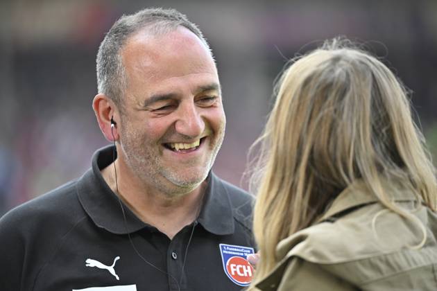before the match Coach Frank Schmidt 1 FC Heidenheim 1846 FCH in an interview dazn Portrait 1 FC Heidenheim 1846 FCH vs VfL Wolfsburg WOB 23 08 2025 DFL REGULATIONS PROHIBIT ANY USE OF PHOTOGRAPHS AS IMAGE SEQUENCES AND OR QUASI VIDEO 1 FC Heidenheim 1846 FCH vs VfL Wolfsburg WOB Heidenheim Copyright: xEibner-Pressefotox EP_MWI