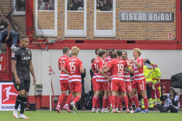 in the picture v l goal, hit, jubilation, goal celebration, joy, enthusiasm, celebrates, after 1 0, GER, Berlin, 1 FC Union Berlin vs VfB Stuttgart, 1 Bundesliga, football, DFB, season 2025 2026, Alte Foersterei, matchday, DFB DFL REGULATIONS PROHIBIT ANY USE OF PHOTOGRAPHS AS IMAGE SEQUENCES AND OR QUASI VIDEO, 23 08 25, Copyright: HMBxMedia UwexKoch