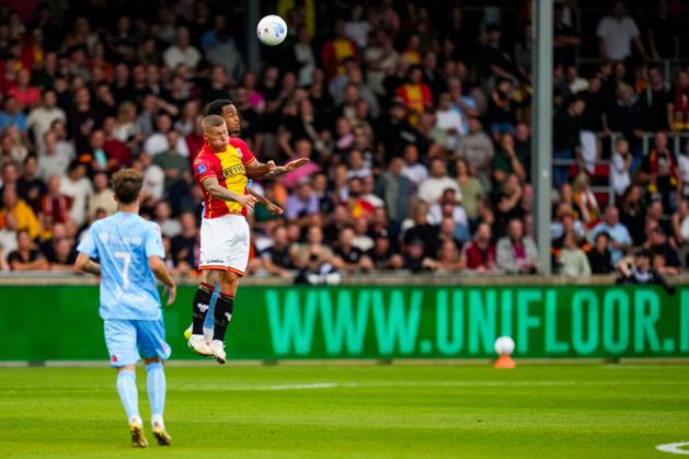 Eredivisie: Go Ahead Eagles v Sparta Rotterdam Deventer - Victor Edvardsen of Go Ahead Eagles duels for the ball with Marvin Young of Sparta Rotterdam during the third round of the 2025 2026 Eredivisie season. The match is set between Go Ahead Eagles and Sparta Rotterdam at De Adelaarshorst on 23 August 2025 in Deventer, The Netherlands. (VK Sportphoto Danny de Groot) Copyright: xDannyxdexGrootx