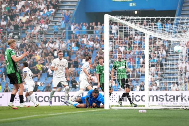 Napoli s Kevin De Bruyne goal 0-2 during the Serie A soccer match between Sassuolo and Napoli at the Mapei Stadium Città del Tricolore in Reggio Emilia, north Italy - Saturday, August 23, 2025 - - Soccer - Copyright: xMassimoxPaolone LaPressex