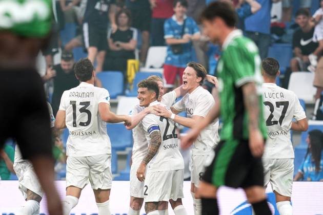 Napoli s Kevin De Bruyne celebrates after scoring the 0-2 goal for his team during the Serie A soccer match between Sassuolo and Napoli at the Mapei Stadium Città del Tricolore in Reggio Emilia, north Italy - Saturday, August 23, 2025 - - Soccer - Copyright: xMassimoxPaolone LaPressex
