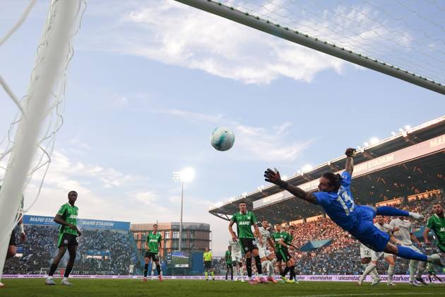 Napoli s Kevin De Bruyne goal 0-2 during the Serie A soccer match between Sassuolo and Napoli at the Mapei Stadium Cittˆ del Tricolore in Reggio Emilia, north Italy - Saturday, August 23, 2025 - - Soccer - Copyright: xMassimoxPaolone LaPressex