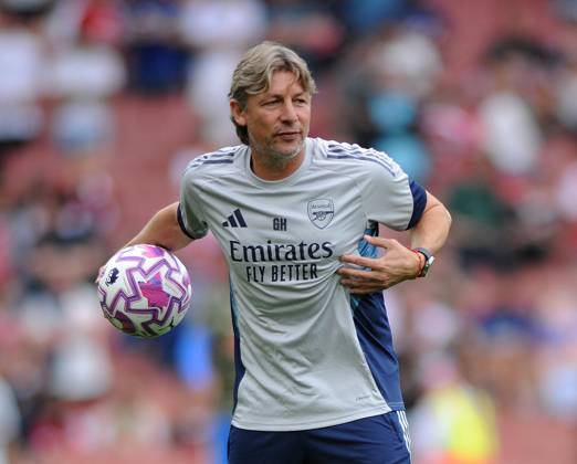 Football - 2025 2026 Premier League - Arsenal vs Leeds United - Emirates Stadium - Saturday 23rd August 2025 New Arsenal, Argentinian coach , Gabriel Heinze in the warm up