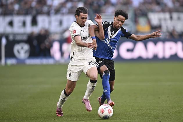 v li in duel Joe Scally Moenchengladbach 29 Alexander Rossing Lelesiit Hamburg 38 24 08 2025 Soccer Borussia Moenchengladbach vs Hamburger SV, Borussia Park, Moenchengladbach, DFB DFL REGULATIONS PROHIBIT ANY USE OF PHOTOGRAPHS AS IMAGE SEQUENCES AND OR QUASI VIDEO Copyright: xpepphotox xHorstxMauelshagenx pep00321, pep_20250824_hm_114236