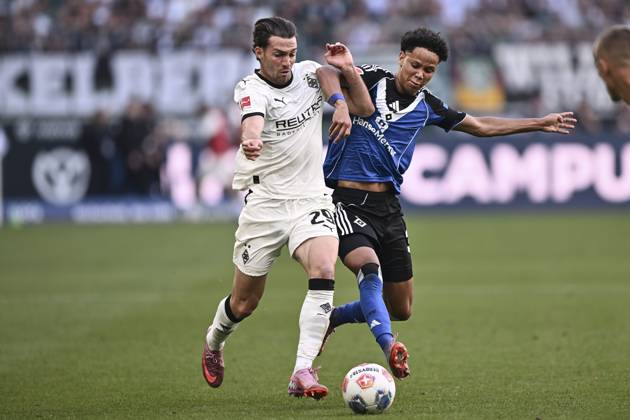v li in duel Joe Scally Moenchengladbach 29 Alexander Rossing Lelesiit Hamburg 38 24 08 2025 Soccer Borussia Moenchengladbach vs Hamburger SV, Borussia Park, Moenchengladbach, DFB DFL REGULATIONS PROHIBIT ANY USE OF PHOTOGRAPHS AS IMAGE SEQUENCES AND OR QUASI VIDEO Copyright: xpepphotox xHorstxMauelshagenx pep00321, pep_20250824_hm_114237