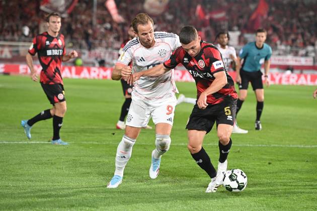 Harry KANE Bayern Muenchen , Action,duel against Niklas MAY WI Soccer, DFB Cup, 1 Main Round, SV Wehen Wiesbaden WI FC Bayern Muenchen M 2 3 on 27 08 2025 at de Brita Arena in Wiesbaden Germany