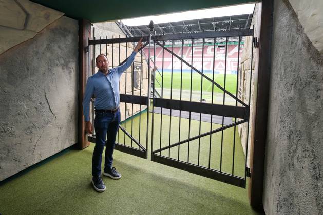 Managing Director Finance Michael Stroell FC Augsburg , The new players tunnel in the Roemer look, Press conference, FC Augsburg, Football, 1 Bundesliga season 2025 2026, 29 08 2025 Augsburg Bavaria Germany Copyright: xkolbert-press ChristianxKolbertx