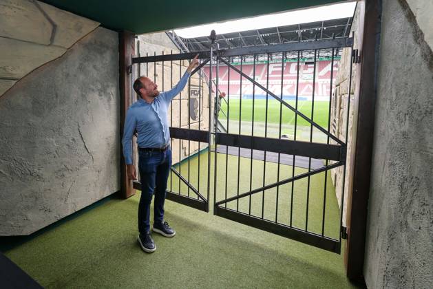 Managing Director Finance Michael Stroell FC Augsburg , The new players tunnel in the Roemer look, Press conference, FC Augsburg, Football, 1 Bundesliga season 2025 2026, 29 08 2025 Augsburg Bavaria Germany Copyright: xkolbert-press ChristianxKolbertx