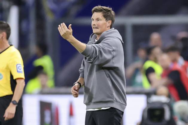 Coach Merlin Polzin Hamburger SV gestures, Bundesliga, Hamburger SV v FC St Pauli, Volksparkstadion on August 29, 2025 in Hamburg, Germany Photo by Marco Steinbrenner DeFodi Images Coach Merlin Polzin Hamburger SV gestures, Bundesliga, Hamburger SV v FC St Pauli, Volksparkstadion, August 29, 2025 in Hamburg, Germany Photo by Marco Steinbrenner DeFodi Images DFL regulations prohibit any use of photographs as image sequences and or quasi video