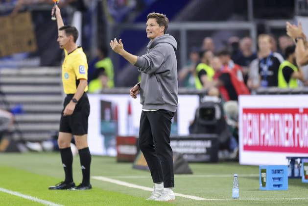 Coach Merlin Polzin Hamburger SV gestures, Bundesliga, Hamburger SV v FC St Pauli, Volksparkstadion on August 29, 2025 in Hamburg, Germany Photo by Marco Steinbrenner DeFodi Images Coach Merlin Polzin Hamburger SV gestures, Bundesliga, Hamburger SV v FC St Pauli, Volksparkstadion, August 29, 2025 in Hamburg, Germany Photo by Marco Steinbrenner DeFodi Images DFL regulations prohibit any use of photographs as image sequences and or quasi video