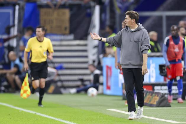 Coach Merlin Polzin Hamburger SV gestures, Bundesliga, Hamburger SV v FC St Pauli, Volksparkstadion on August 29, 2025 in Hamburg, Germany Photo by Marco Steinbrenner DeFodi Images Coach Merlin Polzin Hamburger SV gestures, Bundesliga, Hamburger SV v FC St Pauli, Volksparkstadion, August 29, 2025 in Hamburg, Germany Photo by Marco Steinbrenner DeFodi Images DFL regulations prohibit any use of photographs as image sequences and or quasi video