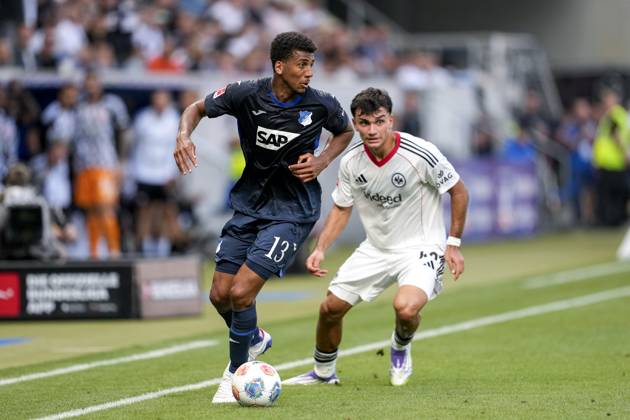 v li Bernardo Fernandes da Silva Junior Hoffenheim, 13 , Can Uzun SGE, 42 , duel, duel scene, duel, tackle, tackling, dynamics, action, 30 08 2025, Sinsheim Germany , Football, Bundesliga, TSG 1899 Hoffenheim Eintracht Frankfurt, DFB DFL REGULATIONS PROHIBIT ANY USE OF PHOTOGRAPHS AS IMAGE SEQUENCES AND OR QUASI VIDEO xozx