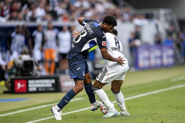 v li Bernardo Fernandes da Silva Junior Hoffenheim, 13 , Fares Chaibi SGE, 8 , duel, duel, tackle, tackling, dynamics, action, action, 30 08 2025, Sinsheim Germany , Football, Bundesliga, TSG 1899 Hoffenheim Eintracht Frankfurt, DFB DFL REGULATIONS PROHIBIT ANY USE OF PHOTOGRAPHS AS IMAGE SEQUENCES AND OR QUASI VIDEO xozx