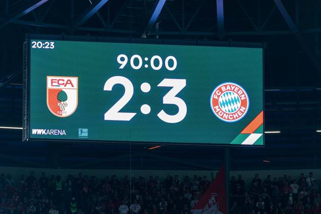 Final score on the scoreboard, 2 3, FC Augsburg vs FC Bayern Muenchen, Football, 1 Bundesliga, 2 Matchday, 30 08 2025 DFB regulations prohibit any use of photographs as image sequences and or quasi video Augsburg Bayern Germany Copyright: xkolbert-press ChristianxKolbertx