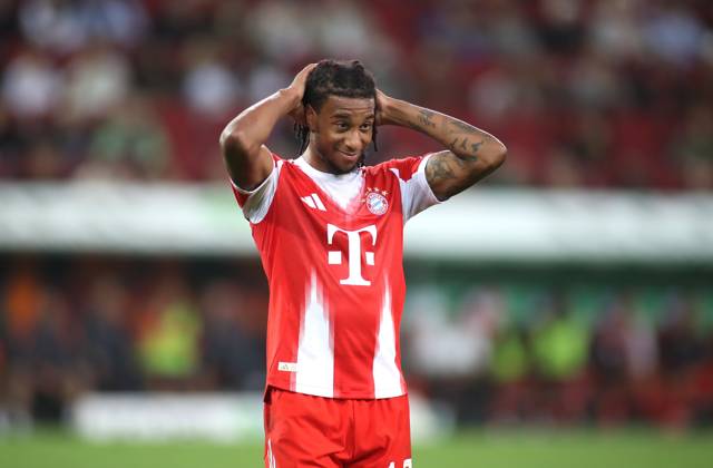 Football, Men, Season 2025 2026, FC Augsburg FC Bayern Munich, Bundesliga, WWK Arena Michael Olise FC Bayern Munich with both hands behind his head, facial expression, head, upper body DFL DFB regulations prohibit any use of photographs as image sequences and or quasi video